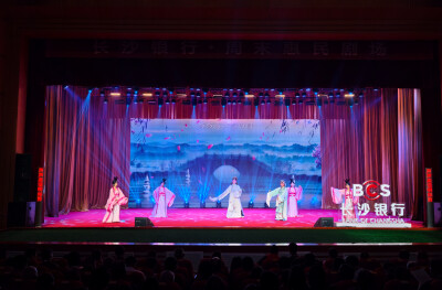 衡阳“五一”花式宠客！衡州花鼓戏《天官赐福》演员为游客送福