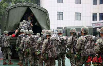 南岳区民兵应急分队野外综合演练 紧贴实战锤炼过硬民兵队伍