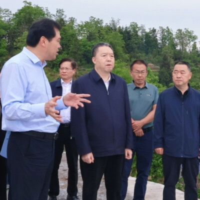 毛万春在湘西州参加省人大代表小组活动