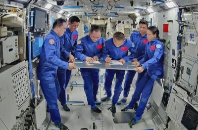 神舟二十一号和神舟二十三号航天员乘组完成在轨交接