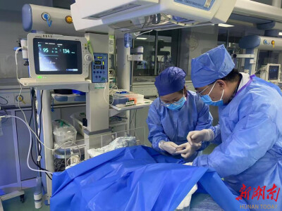 生死竞速15天！衡阳市中心医院新生儿科成功救治气胸危重早产儿