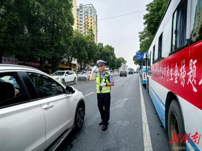  益阳交警蒋志辉：从护学岗到高考岗，守护从未停歇