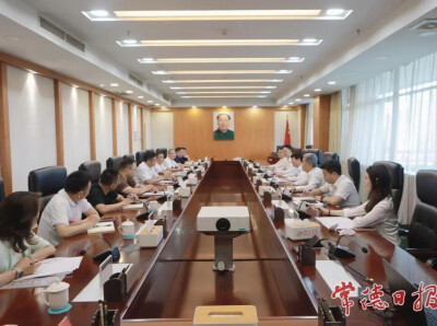 罗毅君与五洲世纪集团董事长徐登权举行工作会谈