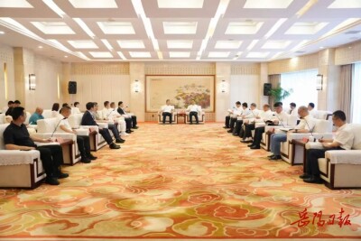 谢卫江会见长三角等地企业家一行