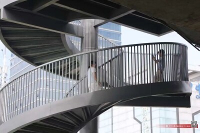 市民一句“吐槽”，郴州这座桥建起了旋转楼梯