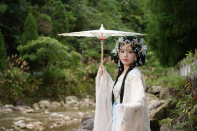 组图丨莽山：景区劲吹古装风