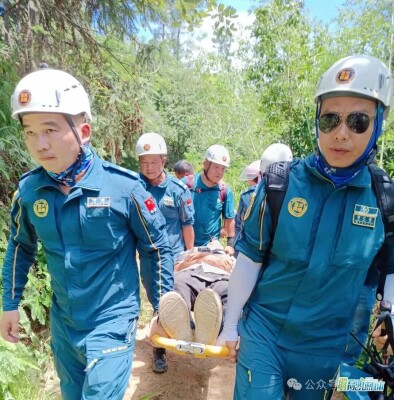 83岁认知障碍老人走失深山，汨罗蓝天救援队两个半小时紧急寻回