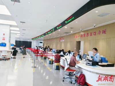 @益阳人，市政务服务大厅变了：“多窗跑”变“一窗办”、排队时间少一半！还有更多便利等你来发现
