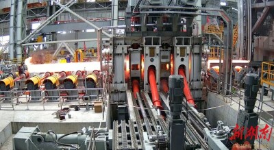 衡钢特大口径连轧管机组热轧线热试成功