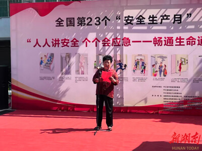 老党员黄玺平：二十载扎根社区传大爱