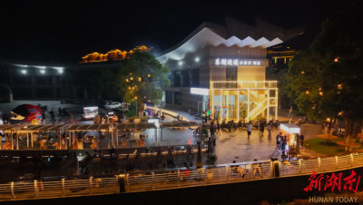 苏仙：夜经济新地标！快来东湖公园喝着咖啡吃烧烤
