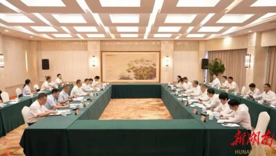 谢卫江与中国能建集团董事长倪真一行座谈