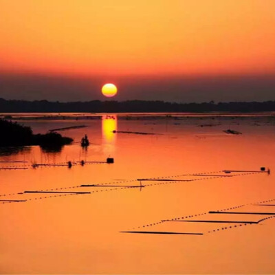 楼畔藏风雨 新仪鉴云天