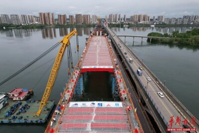 260米“钢铁长龙”合龙 桃源沅水大桥右汊主桥骨架成形