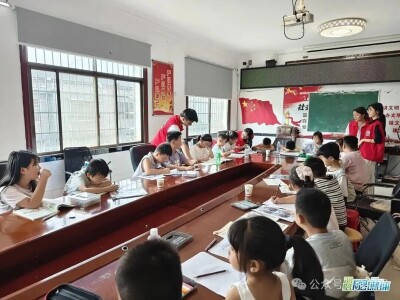 公益托管班开班 守护孩童多彩暑假