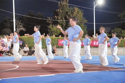 文体燃乡情，就业暖民心：云溪区牌楼村首届“文体惠农·就业富民”综合嘉年华点亮乡村夜生活