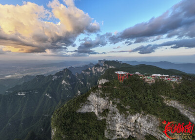 云海织鹊桥 七星赴佳期七夕，张家界七星山静待你来！