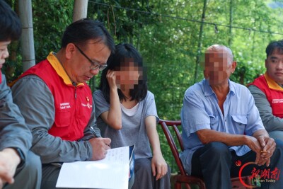 国网张家界供电公司：“汇爱成光”进乡村 志愿服务暖人心