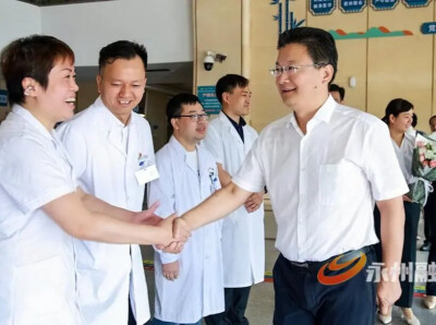 陈爱林、杨洪峰走访慰问一线医务工作者