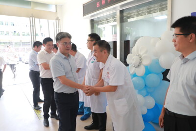 新田丨陈雄开展中国医师节走访慰问暨“送清凉”走访慰问活动
