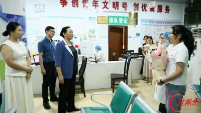 蓝山：邓群走访慰问一线医务工作者