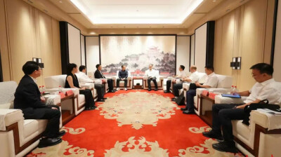 谢卫江会见滴普科技董事长赵杰辉等企业家一行
