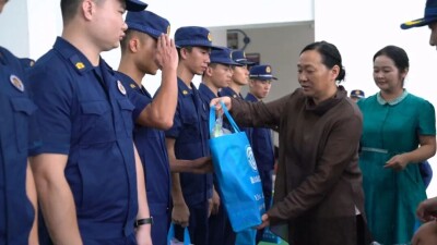 蓝山：邓群开展“送清凉”走访慰问活动