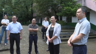 蓝山：邓群调研乡镇中学教育工作