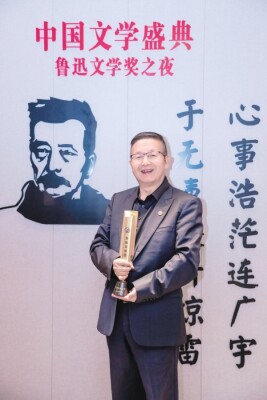 在追问中抵达宽阔！湘籍作家、鲁奖得主陈启文的文学之路@湖南日报头条