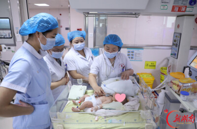 妇幼保健看岳阳丨34天，从“白肺”到第一声啼哭