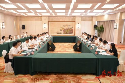 岳阳市庆祝第42个教师节座谈会召开
