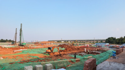 省第一生态环境保护督察组实地检查道路及老旧小区改造、建筑工地扬尘管控工作