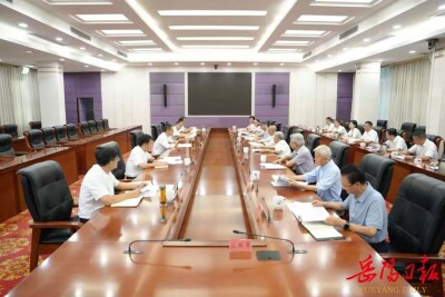 谢卫江主持召开座谈会向老同志征求市第九次党代会意见
