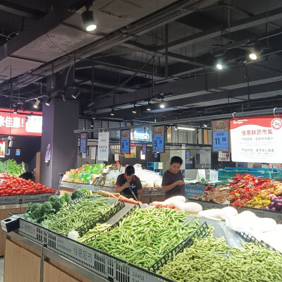 时令秋蔬陆续上新 生鲜市场货源充足