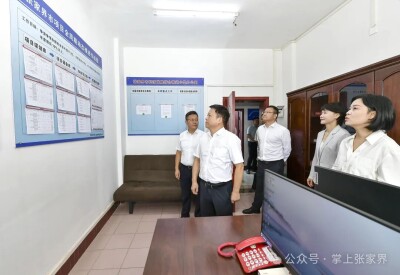 贺辉调研市经济发展综合推进小组工作