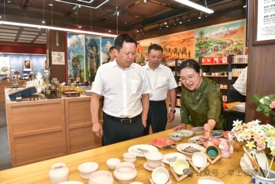 贺辉调研武陵源区经济社会发展情况