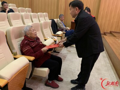 龙山革命后代捐赠60件文物@湖南日报