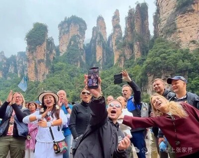 俄罗斯媒体和网红代表团到访张家界