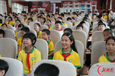 中国科学院老科学家科普演讲团郴州行㉖丨走进宜章县二完小：脚踏风火轮去飞翔