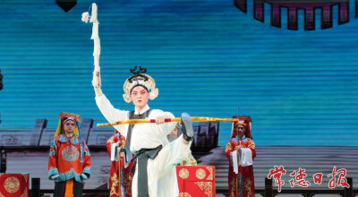 雅韵三湘好戏连台 常德汉剧《反武科》精彩上演