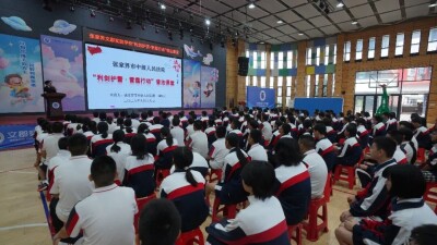 一场特别的法治教育课——张家界中院普法课堂走进文郡实验学校