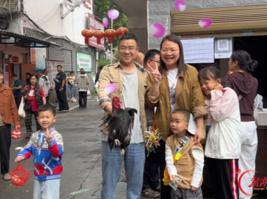 永定区小脚鸡特色产业惠及革命老区群众