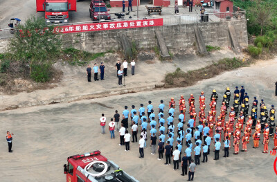 湘潭市举行船舶火灾救援实战演练