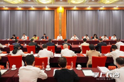 陈竞参加市直一团讨论