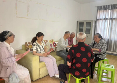 岳塘区栗塘社区：银发传清风 家风润邻里