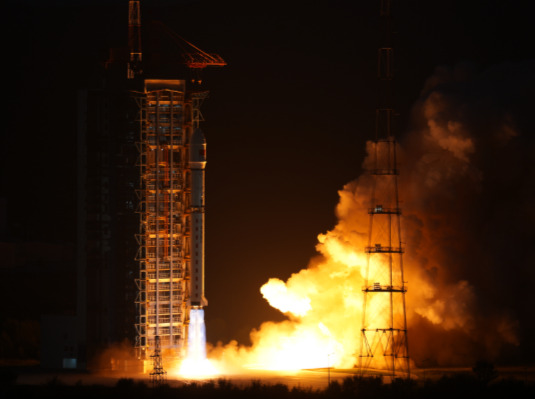 湖南日报要闻头条｜“株洲星座”闪耀苍穹