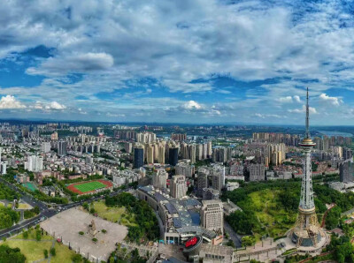王建球参加市第十四次党代会代表团讨论审议
