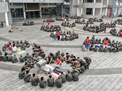 “救”在军训现场！南华大学为2026级万余名新生上好“生命必修课”