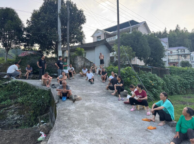 修田先问种田人！吉首市院坝会上听民声