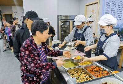 岳阳市华容县：幸福食堂飘出烟火气 精准监督守护夕阳红